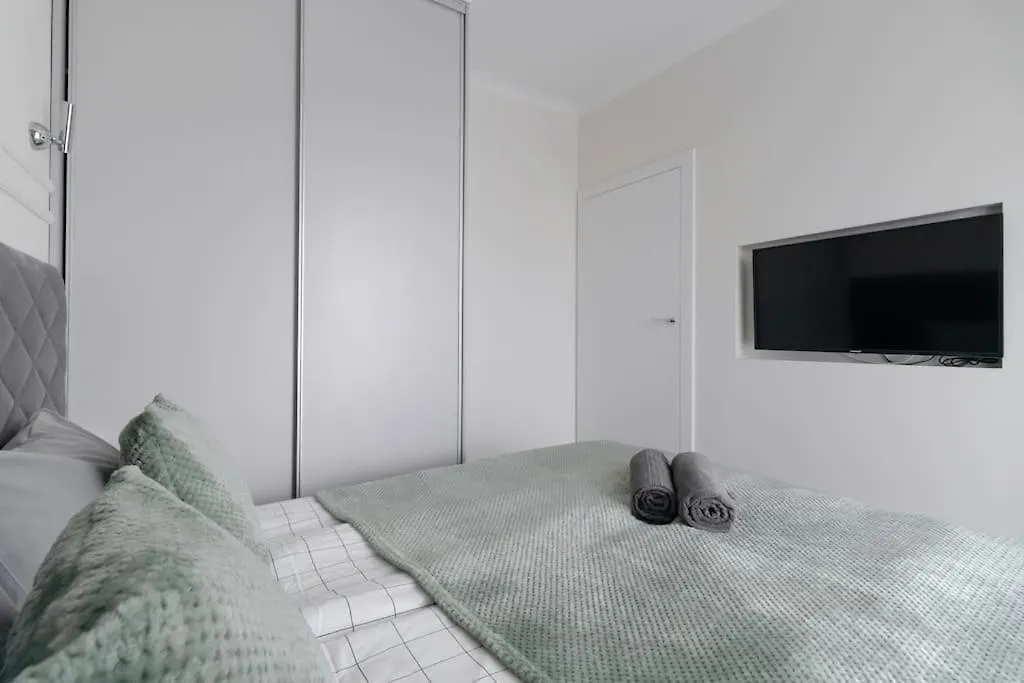 Urban Chic - City Center - 3 Bedroom Apartment - 12 People - Siedmiogrodzka 3 Warsaw